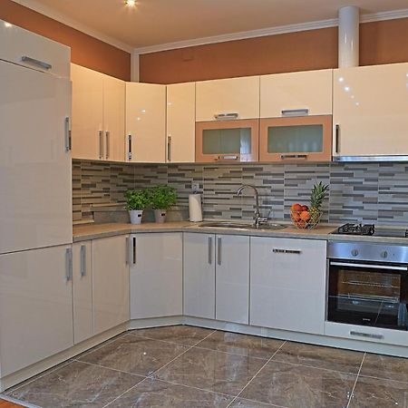 Holiday House Lana Оточац Экстерьер фото
