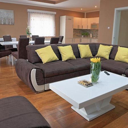 Holiday House Lana Оточац Экстерьер фото
