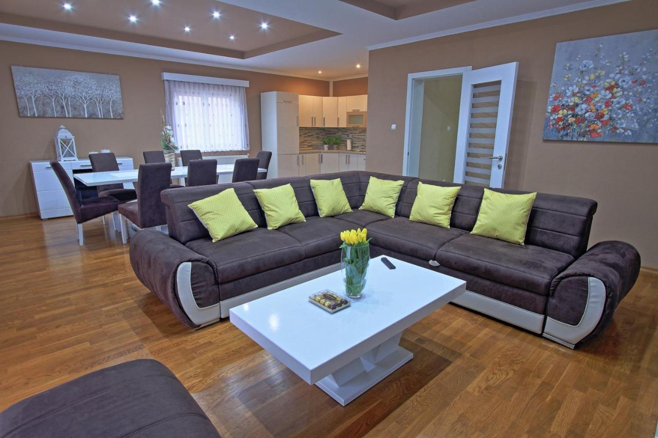 Holiday House Lana Оточац Экстерьер фото