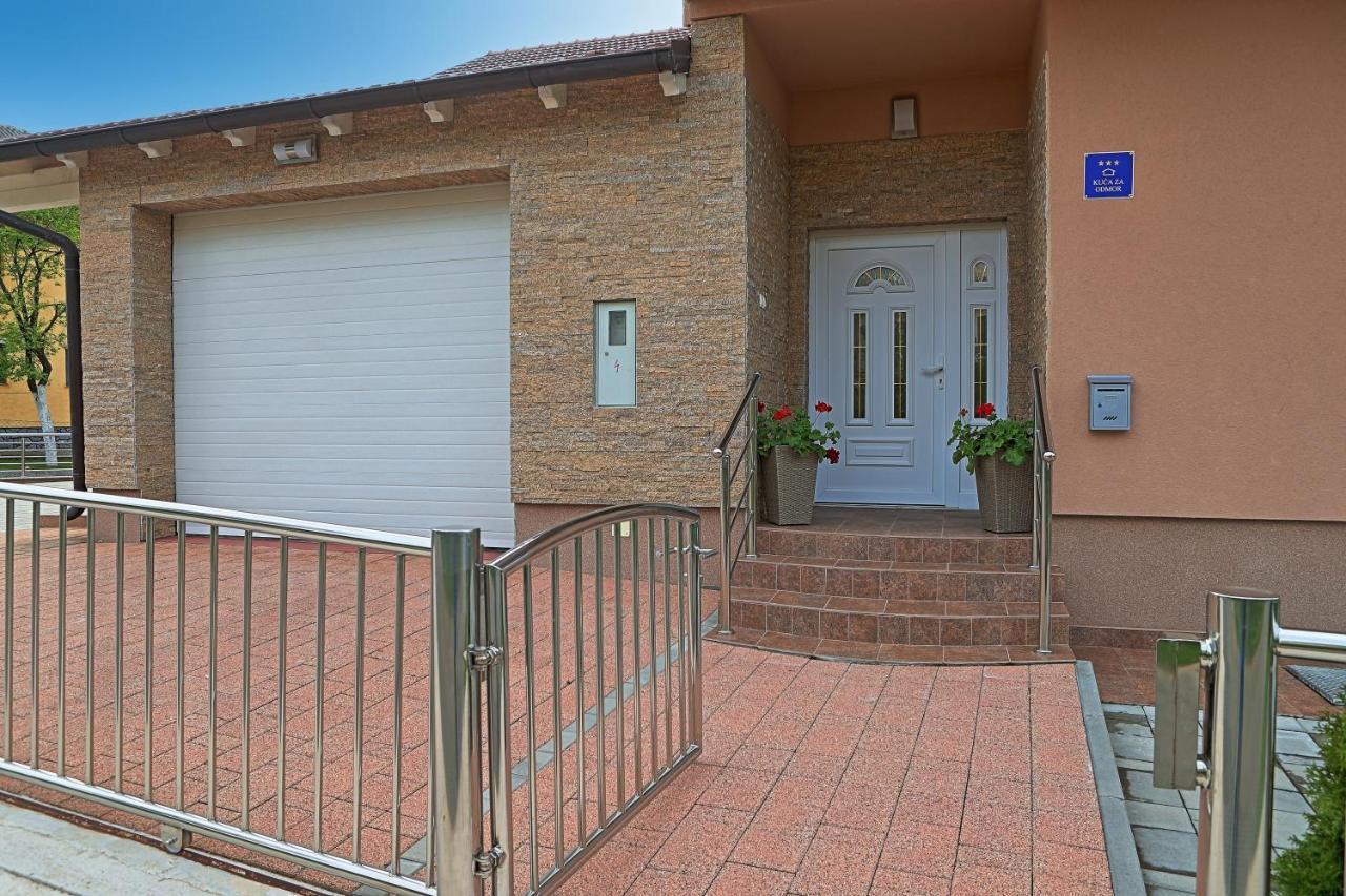 Holiday House Lana Оточац Экстерьер фото