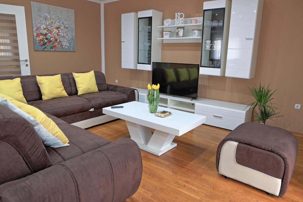 Holiday House Lana Оточац Экстерьер фото