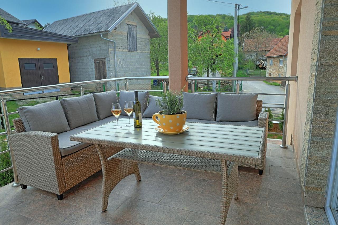 Holiday House Lana Оточац Экстерьер фото
