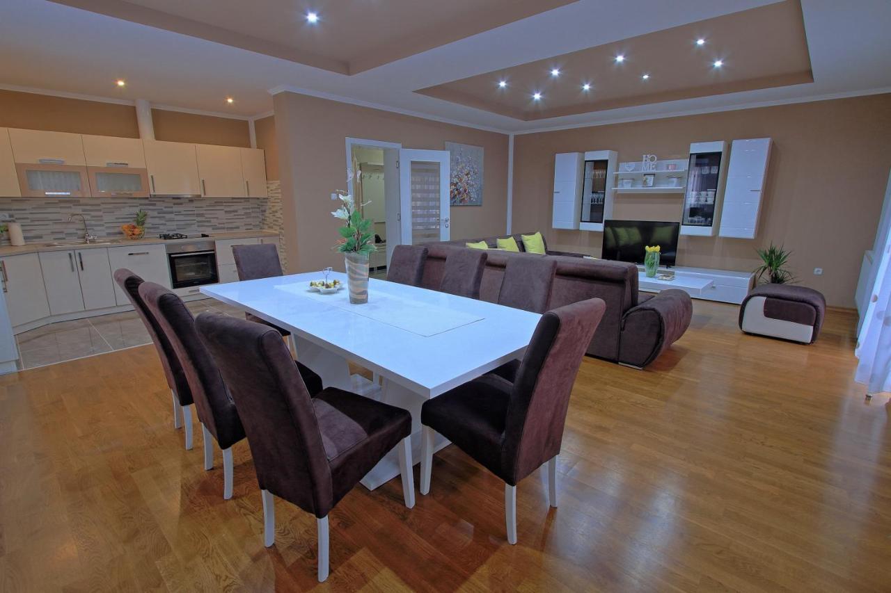 Holiday House Lana Оточац Экстерьер фото