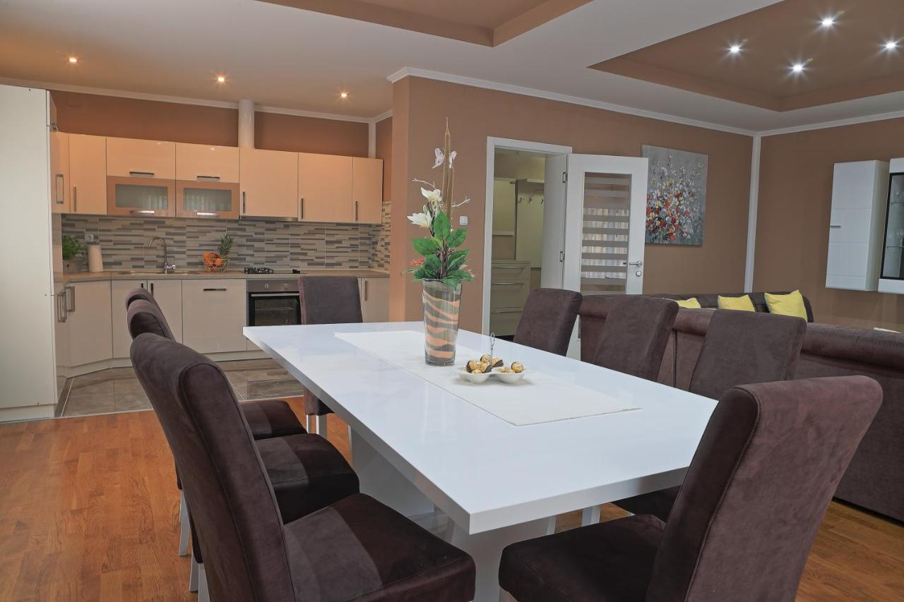 Holiday House Lana Оточац Экстерьер фото