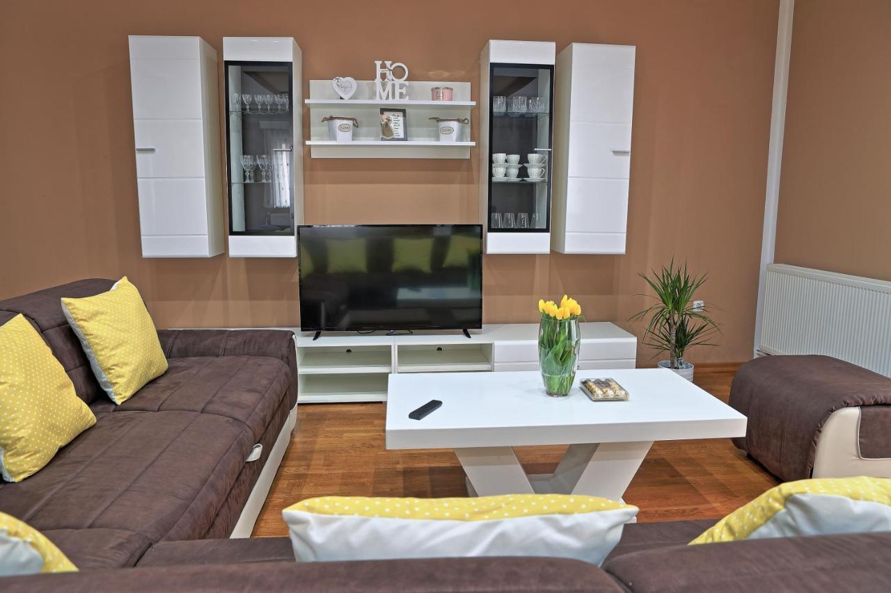 Holiday House Lana Оточац Экстерьер фото