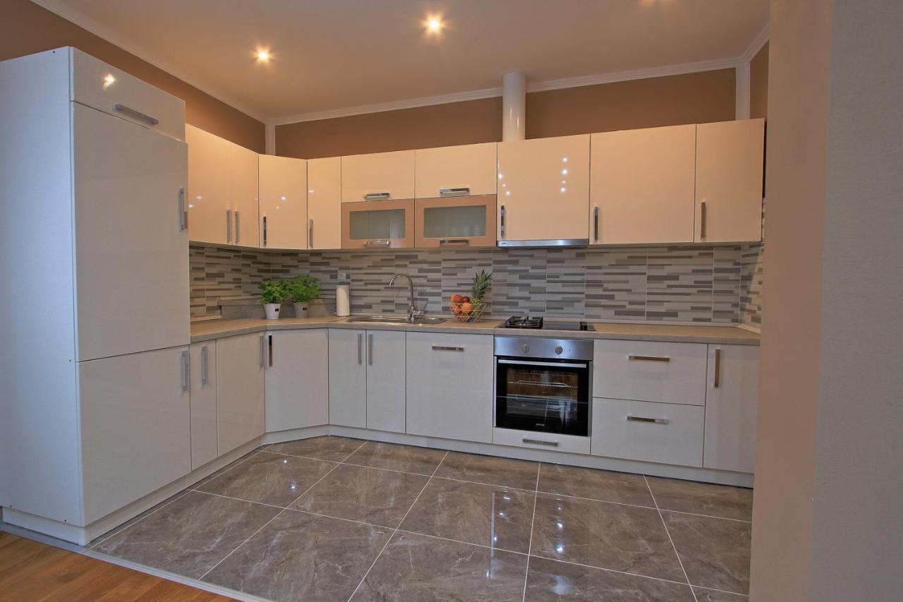 Holiday House Lana Оточац Экстерьер фото