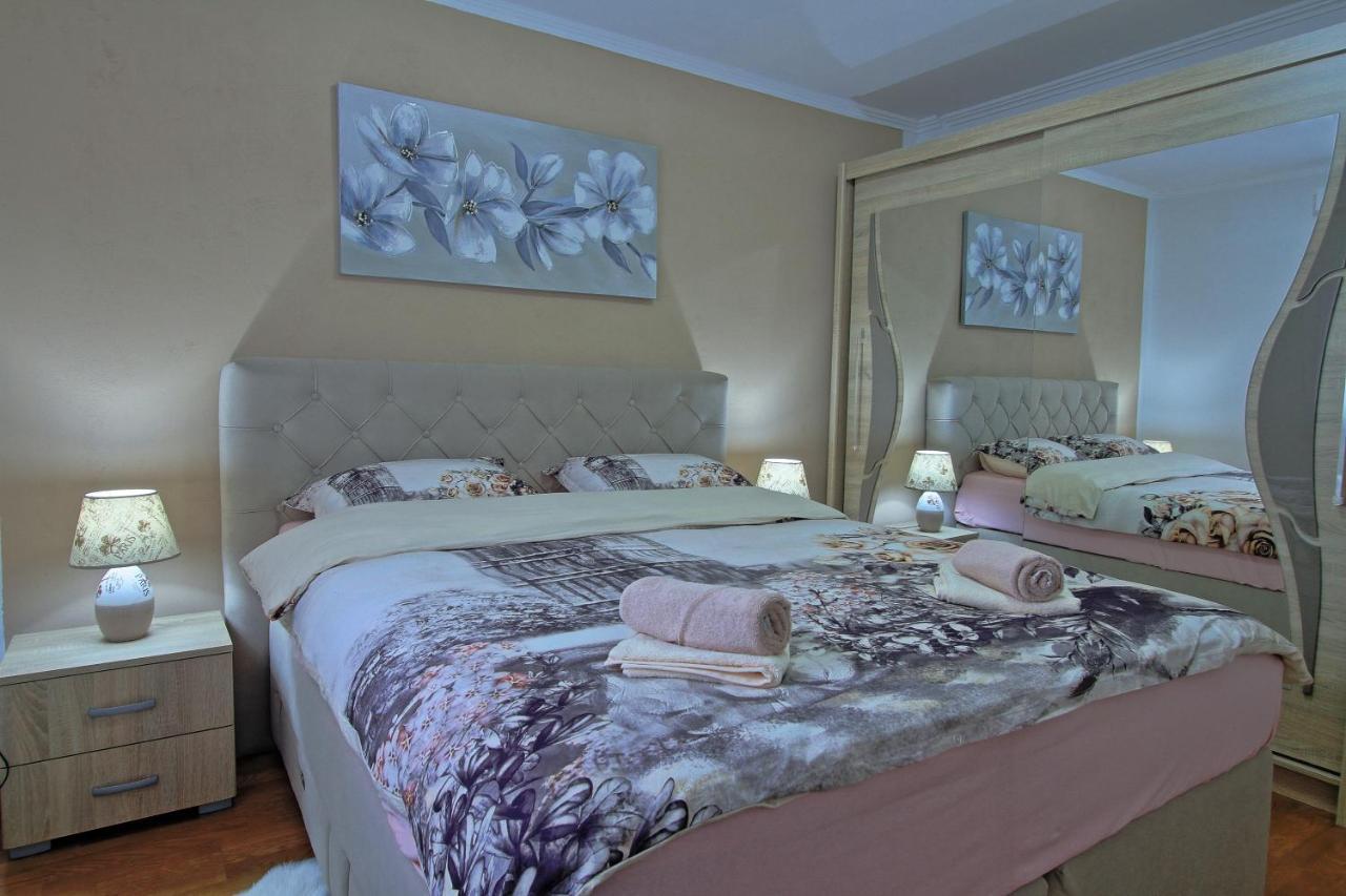 Holiday House Lana Оточац Экстерьер фото