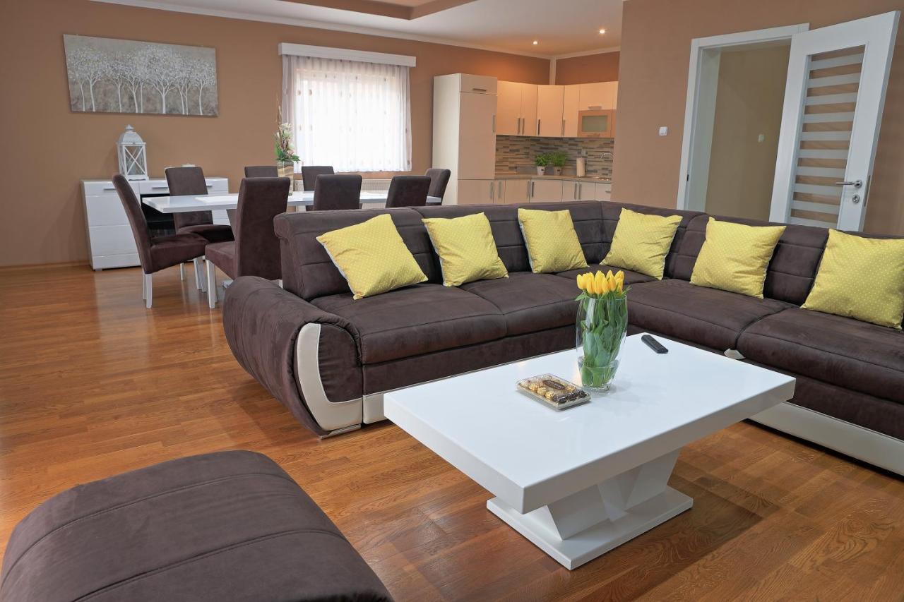 Holiday House Lana Оточац Экстерьер фото